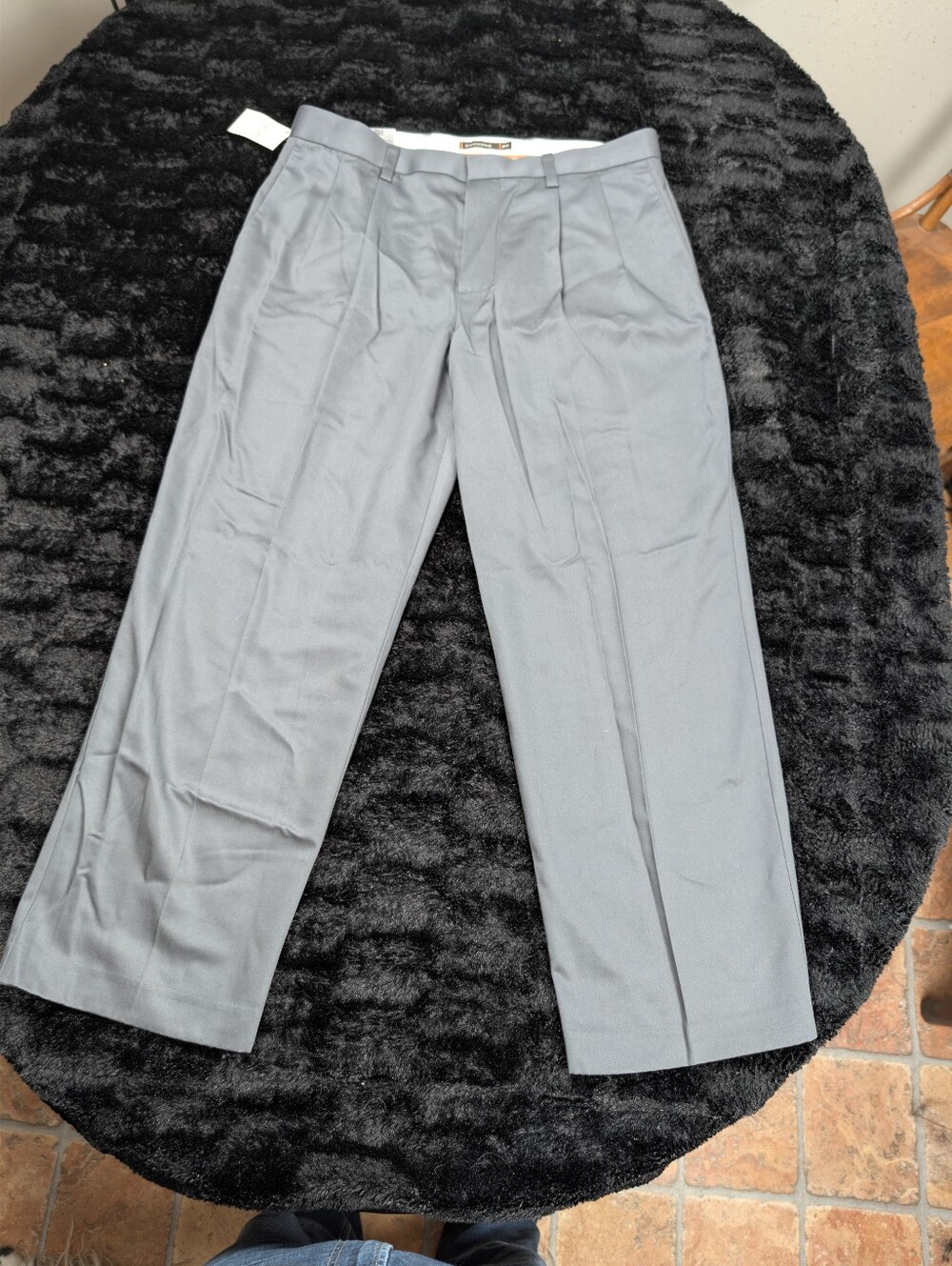 Dockers Men’s 34x29 Never-Iron Essential Khaki D3 Classic Fit Pleated Gray NWT